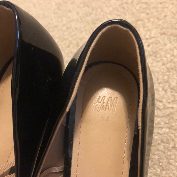 Black H&M classy pointy heels. Worn once. - Picture 4 of 5